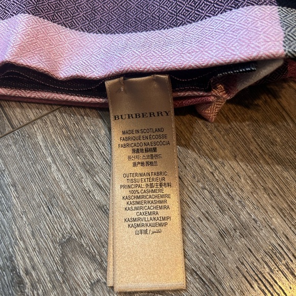 NWT Burberry Cashmere Scarf - Picture 3 of 12